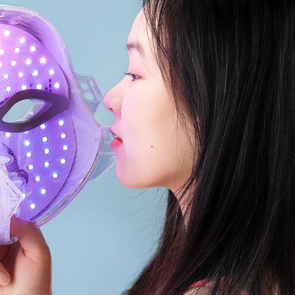 Séance de luminothérapie avec le masque Lueur Skin